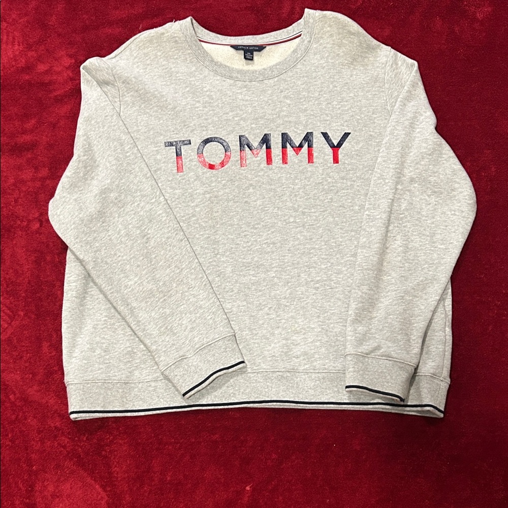 Tommy Hilfiger Light Gray Sweatshirt – Classic & Comfortable